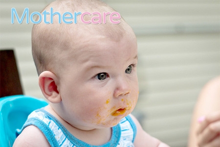 istagran bebé comiendo potitos